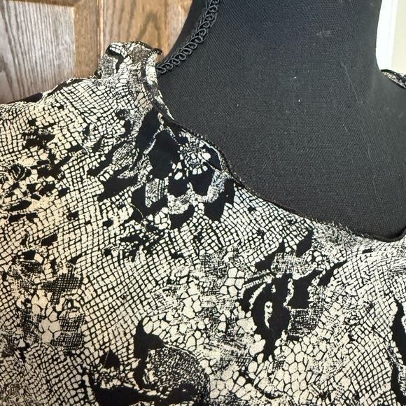 100% Silk Floral Poncho Wrap Black Ivory Whimsigoth - Picture 2 of 13